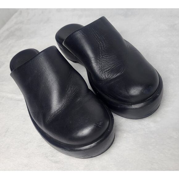 Everlane Black Leather The Puffa Platform Mule Clogs Round Toe in Black | 8.5 - Picture 3 of 14